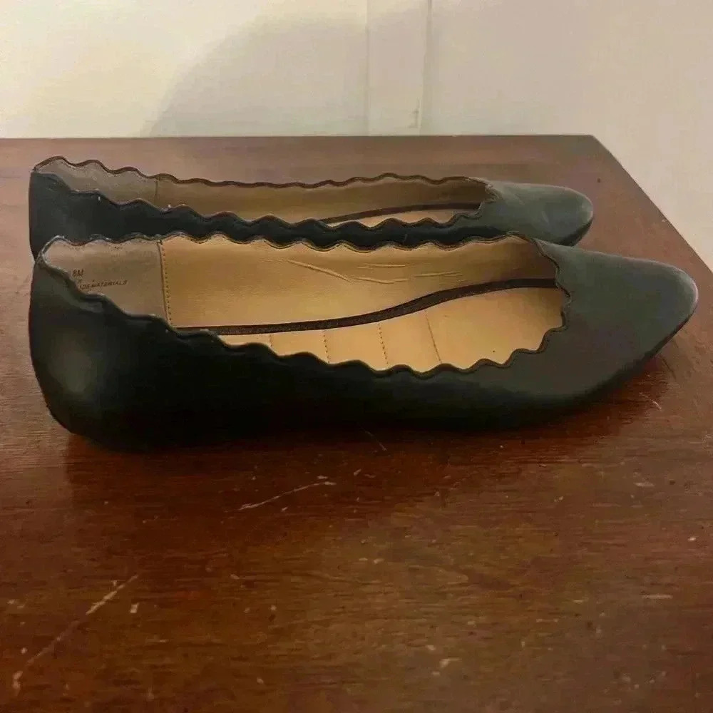 me too Black Scalloped Leather Pointed-Toe Flats